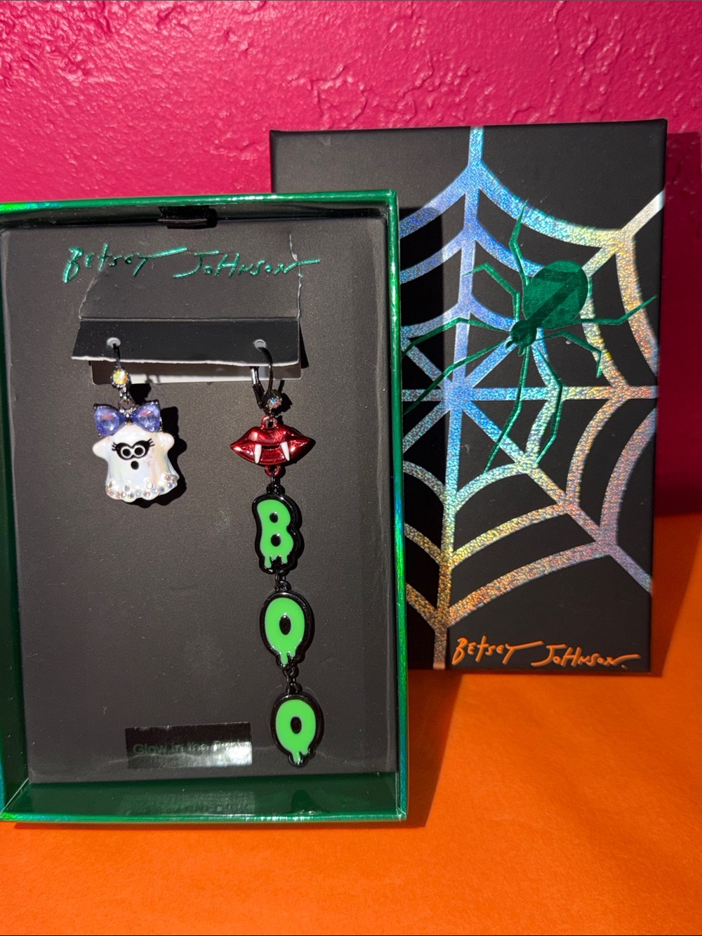 Betsey Johnson White Ghost & Green BOO Dangle Earrings. Halloween. In gift box.